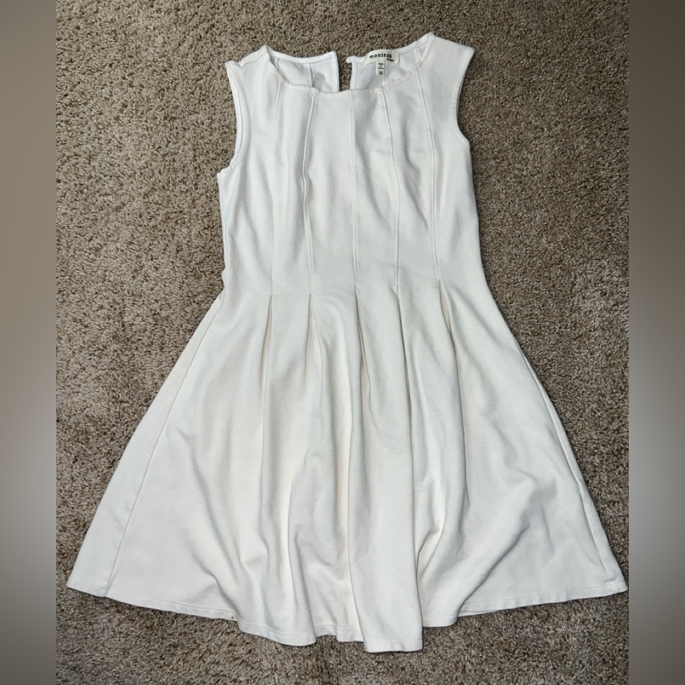 White Sleeveless Dress